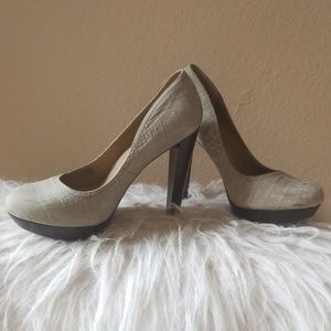 Jessica Simpson heels